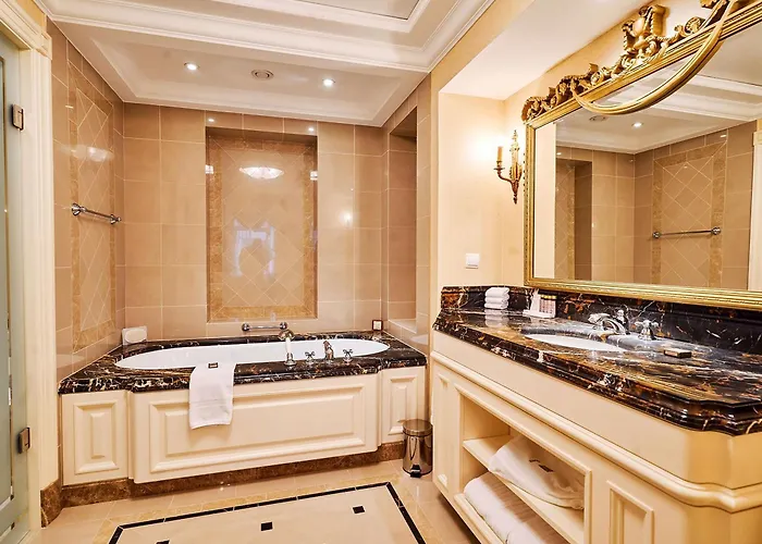 Fairmont Grand KyivГотель